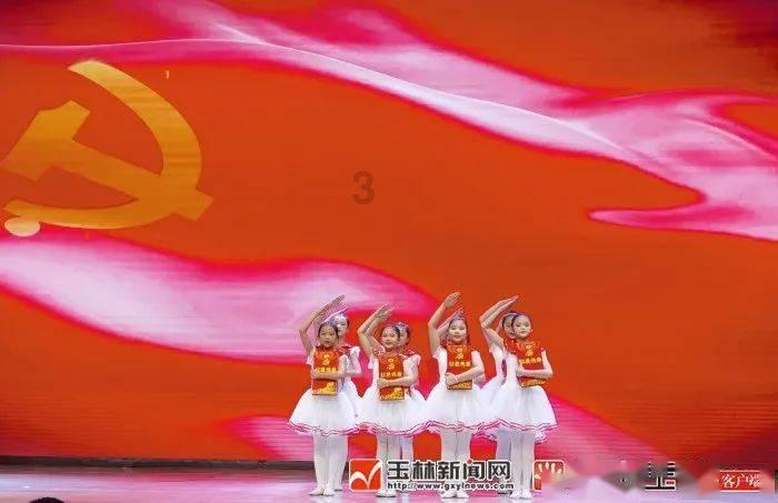苏菲亚和安伯的休闲装